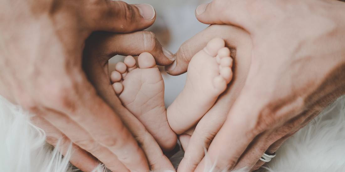 Teaserbild mit Babyfüßen zum Thema Elternbriefe © pixabay
