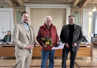 Stephan Meyer und Veikko Hackedahl danken Jürgen Lorenz für sein Engagement / Landkreis Rostock