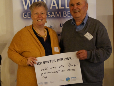 ZWK Fotoaktion - Anke Brocks - Vorsitz Verein Kultur und Feuerwehr und Hans Müller - Bürgermeister Dalkendorf