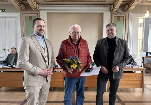 Stephan Meyer und Veikko Hackedahl danken Jürgen Lorenz für sein Engagement / Landkreis Rostock